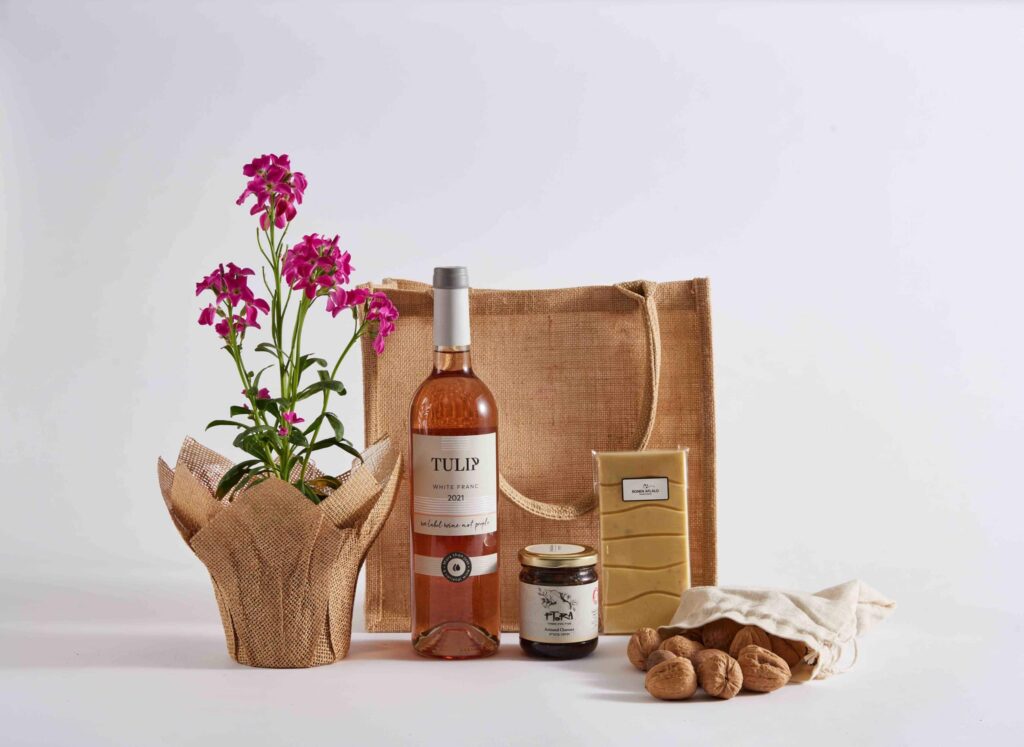 Much more than a gift: a Passover gift basket for employees with added value